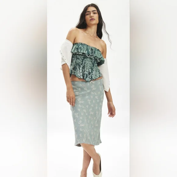 UO Kimchi Blue Clarabella Burnout Velvet Ruffle Peplum Tube Top in Green - Picture 2 of 5